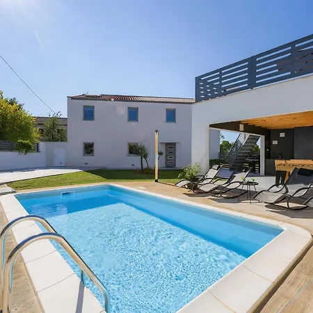 4 Bedroom Lovely In *