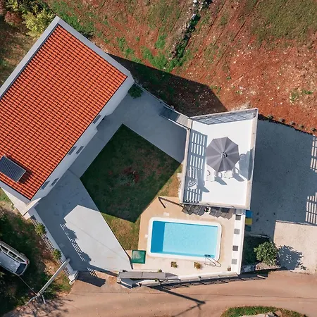 4 Bedroom Lovely In