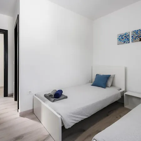 Vikendica 4 Bedroom Lovely In