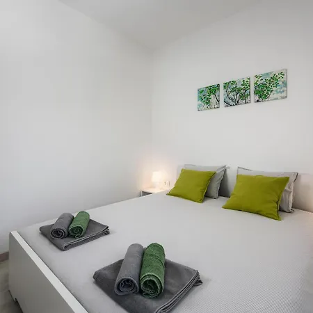 4 Bedroom Lovely In *