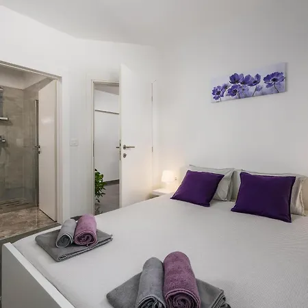 4 Bedroom Lovely In Zuzici