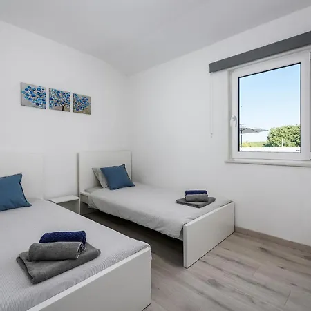 4 Bedroom Lovely In *