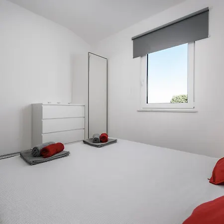 4 Bedroom Lovely In Zuzici